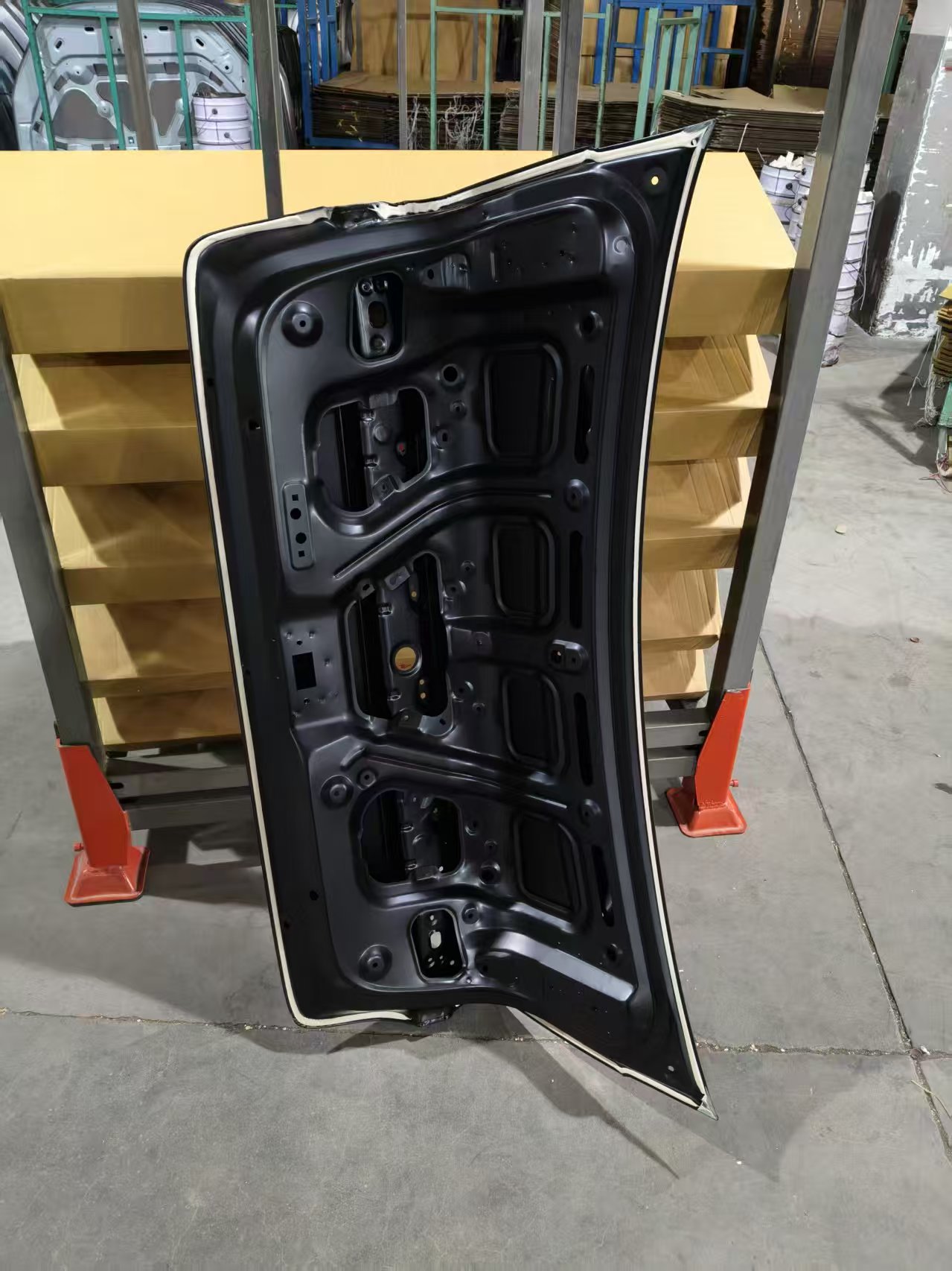 KIA K4 24 ฝากระโปรงหลังเหล็ก